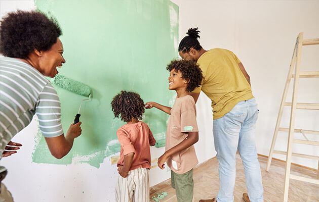 Large-Happy-Family-With-Kids-Painting-Wall.jpg (1)