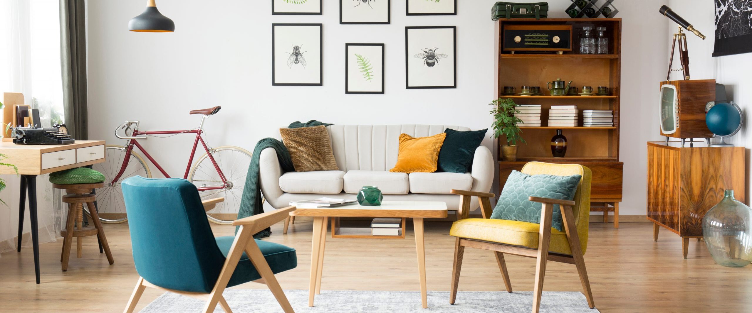 Stylish,Vintage,Furniture,In,A,Spacious,Flat,Interior,With,Beige
